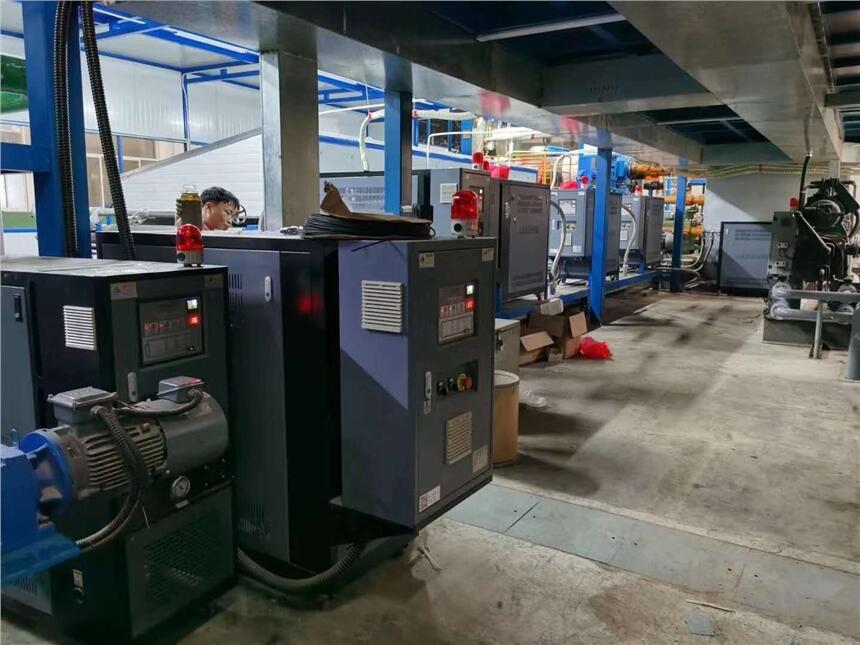 鎮(zhèn)江導熱油加熱器/油循環(huán)模溫機/水溫度控制機/模具溫度控制機/冷熱一體模溫機